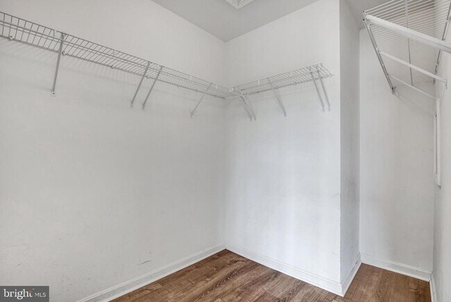 Building Photo - 21639 Kings Crossing Terrace