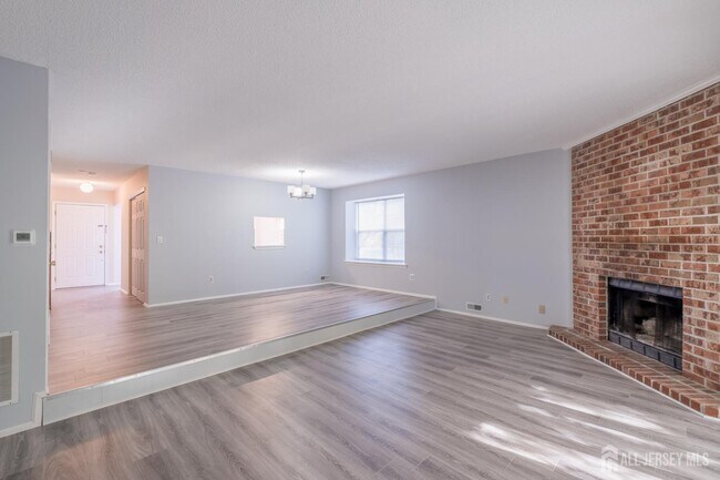 Building Photo - 1101 Doolittle Dr