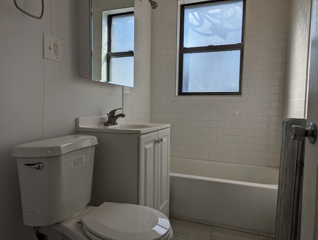 Building Photo - 2334 N Spaulding Ave