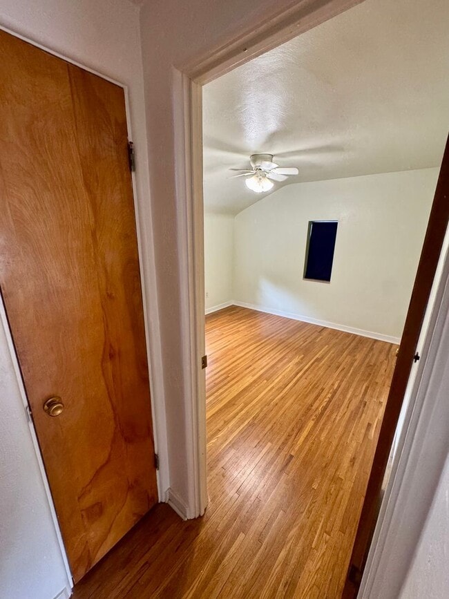 Building Photo - Charming 2 Bed 1 Bath in Beechview!
