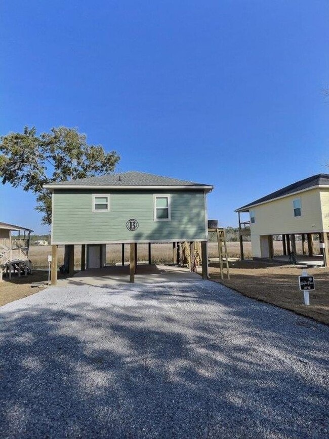 Building Photo - Fully furnished 2-bedroom house on the bayou!
