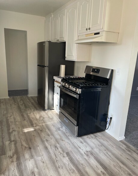 New Stainless steel appliances - 2906 Thornton Ave