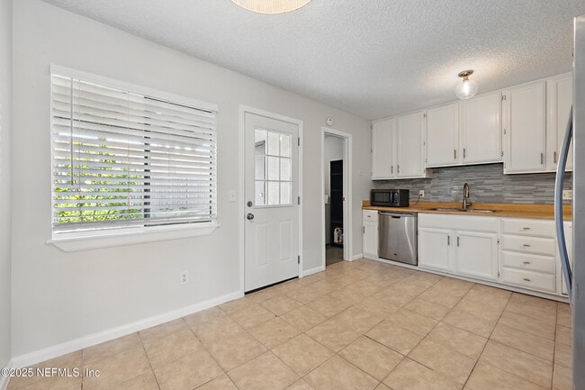 Building Photo - 2505 Waters Edge Dr