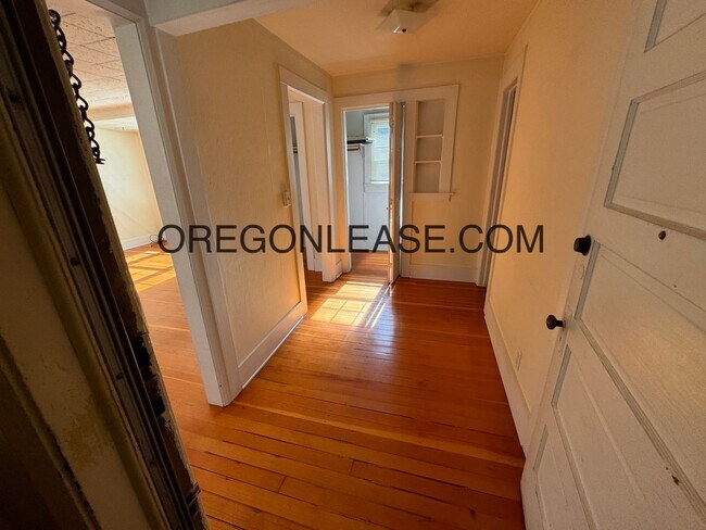 Building Photo - Campus area second floor studio apartment