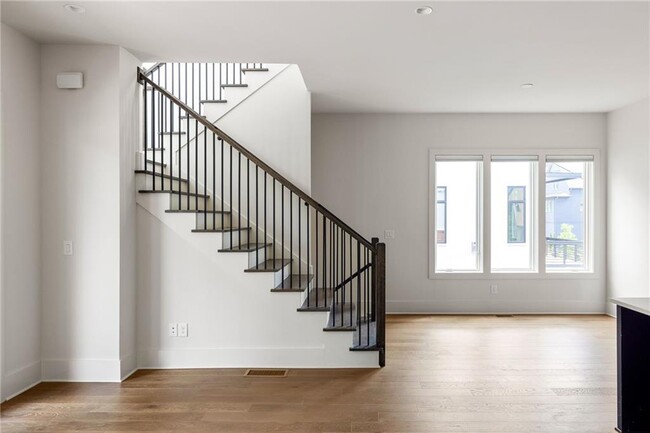 Building Photo - 10900 Serenbe Ln