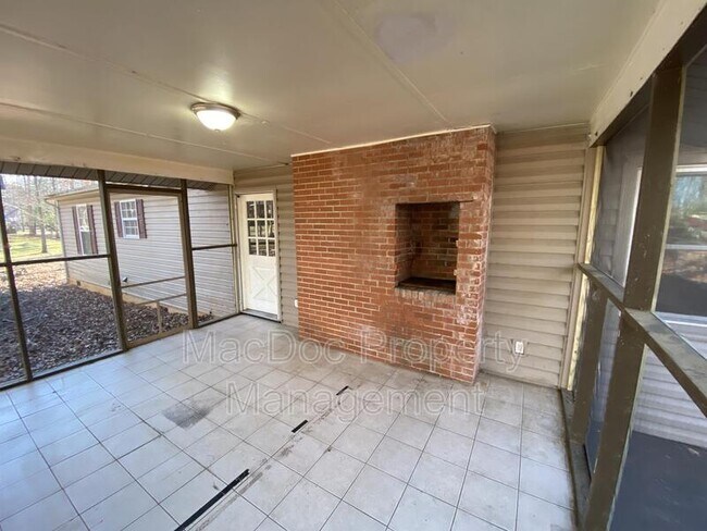 Building Photo - 117 Edgehill Dr