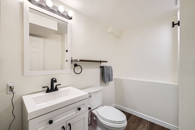 Building Photo - Evolve Real Estate: Spacious 3 Bed 3 bath ...