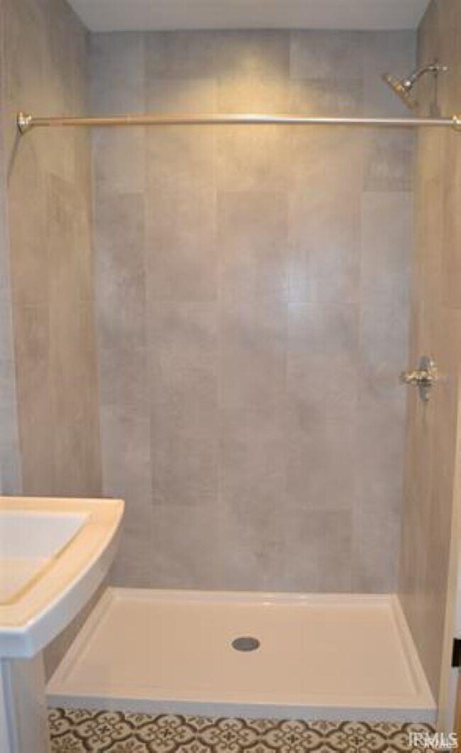 Building Photo - 124 N Bryan Ave