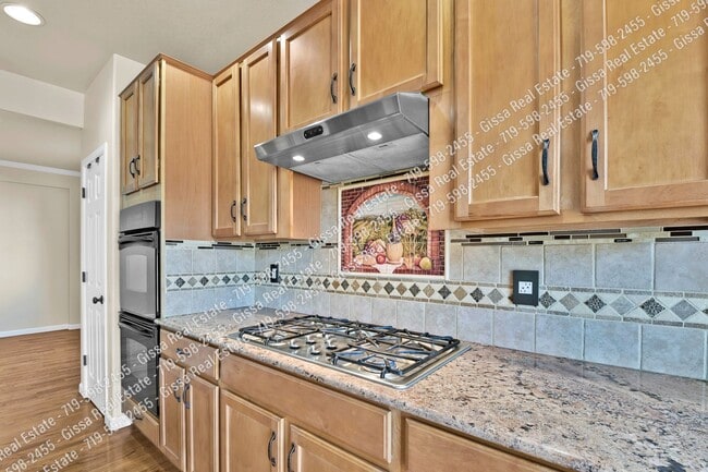 Building Photo - This beautiful 4 bedroom, 3 1/2 bathroom, ...