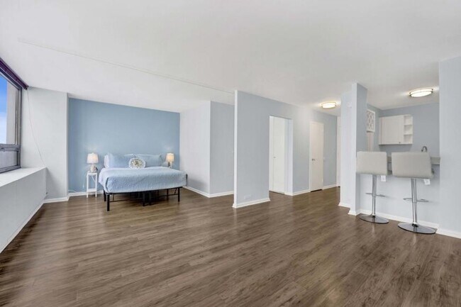 Building Photo - 1 bedroom in Chicago IL 60657