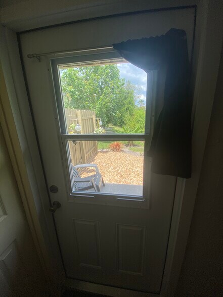 Entry door - 5344 Caldwell St