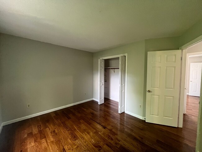 Building Photo - 2 Bed/ 1 Bath- Renovated Duplex Condo W/ G...