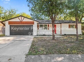 Building Photo - Beautiful Renovated 3 Bedroom Ready Late May