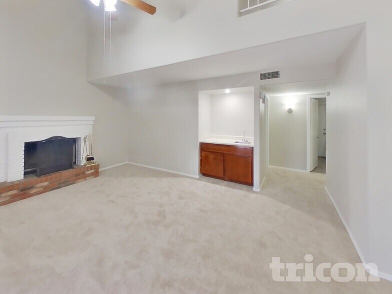 Building Photo - 8988 W Tuckey Ln