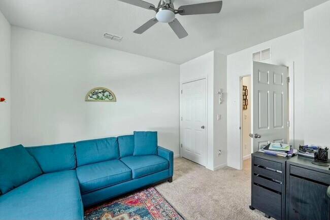 Building Photo - 543 SW Whitmore Dr