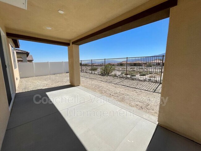 Building Photo - 11611 S Crescent St