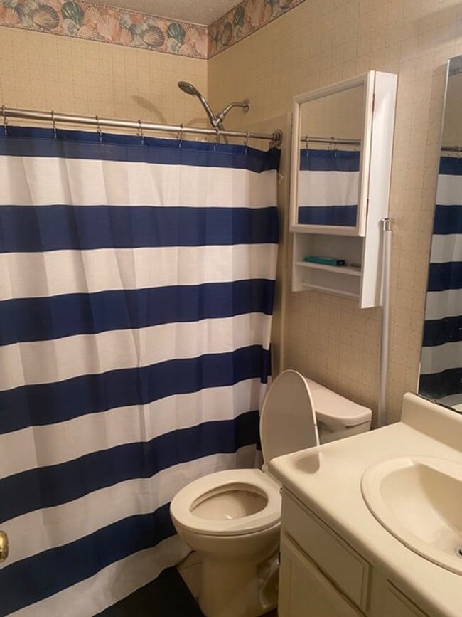 Building Photo - 110 Botts Ave