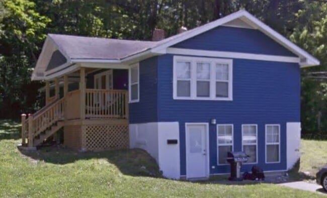 1m to campus, nice porch, firepit, complete renovation - 119 Fyfer Pl