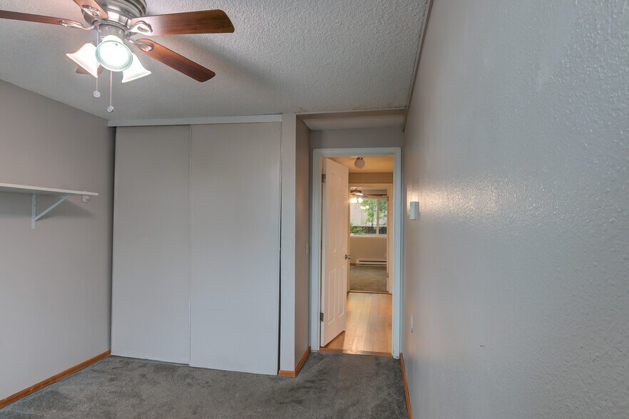 Building Photo - 4050 W Lake Sammamish Pky NE