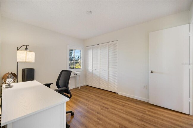 Building Photo - 822 Capri Isles Blvd