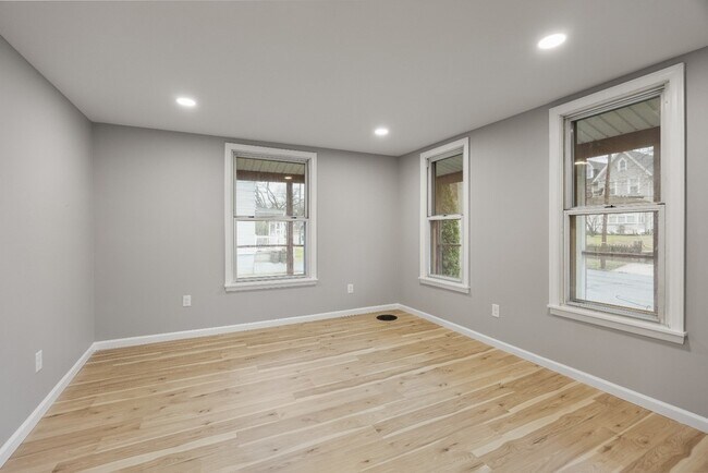 Building Photo - 1620 Kings Hwy