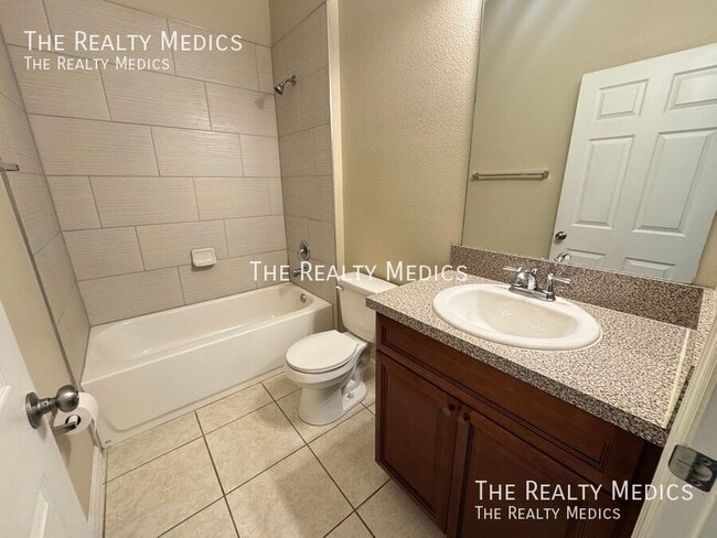 Building Photo - 548 Albatross Dr