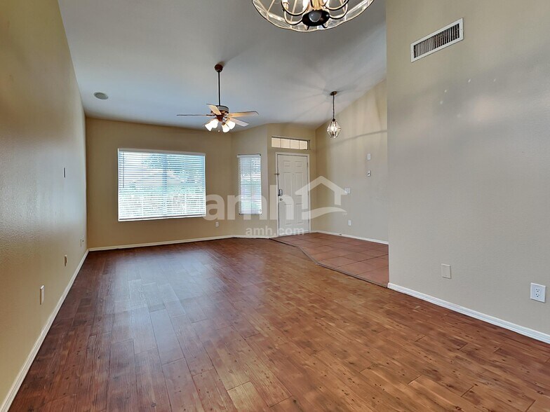 Building Photo - 1214 E Artesian Way