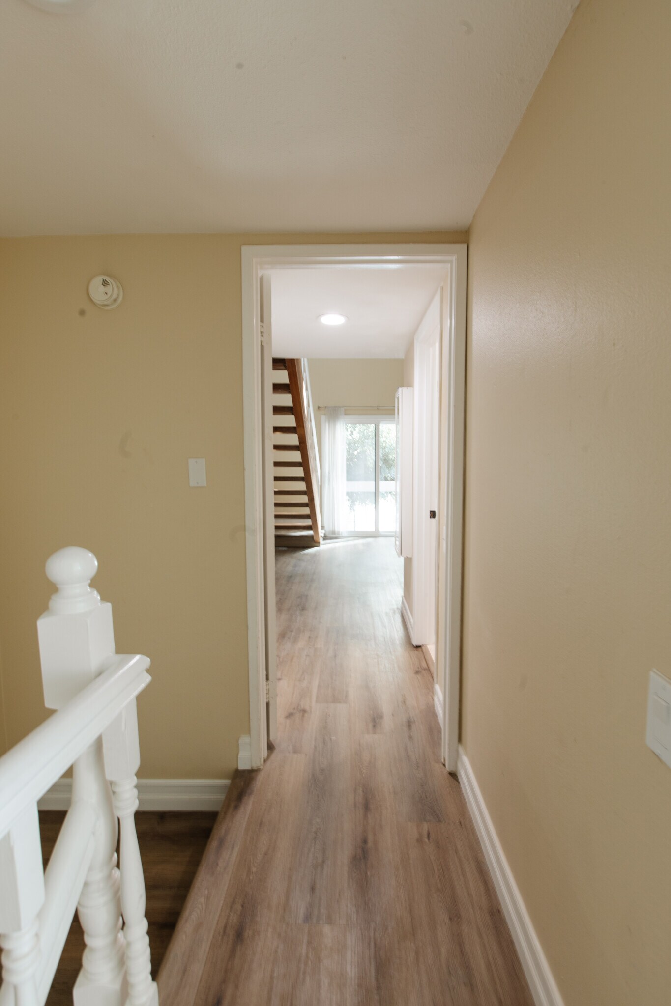 Building Photo - 10933 Wellworth Ave