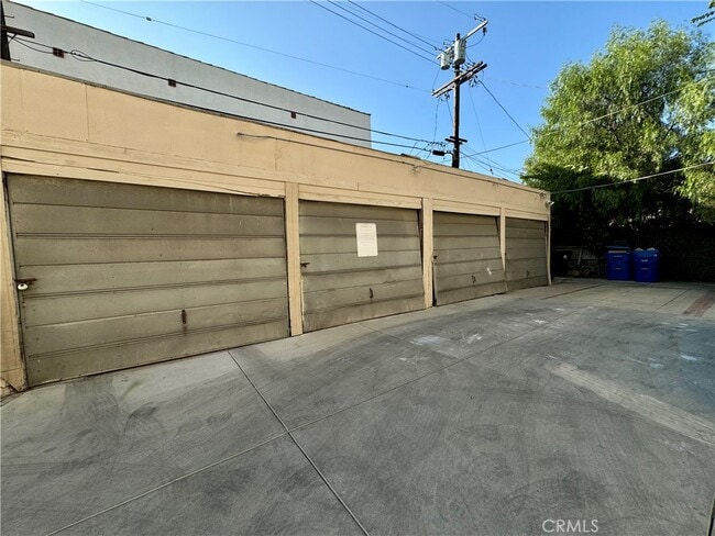 Building Photo - 641 N Plymouth Blvd