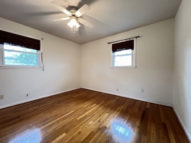 Building Photo - 2110 Summitt Ave