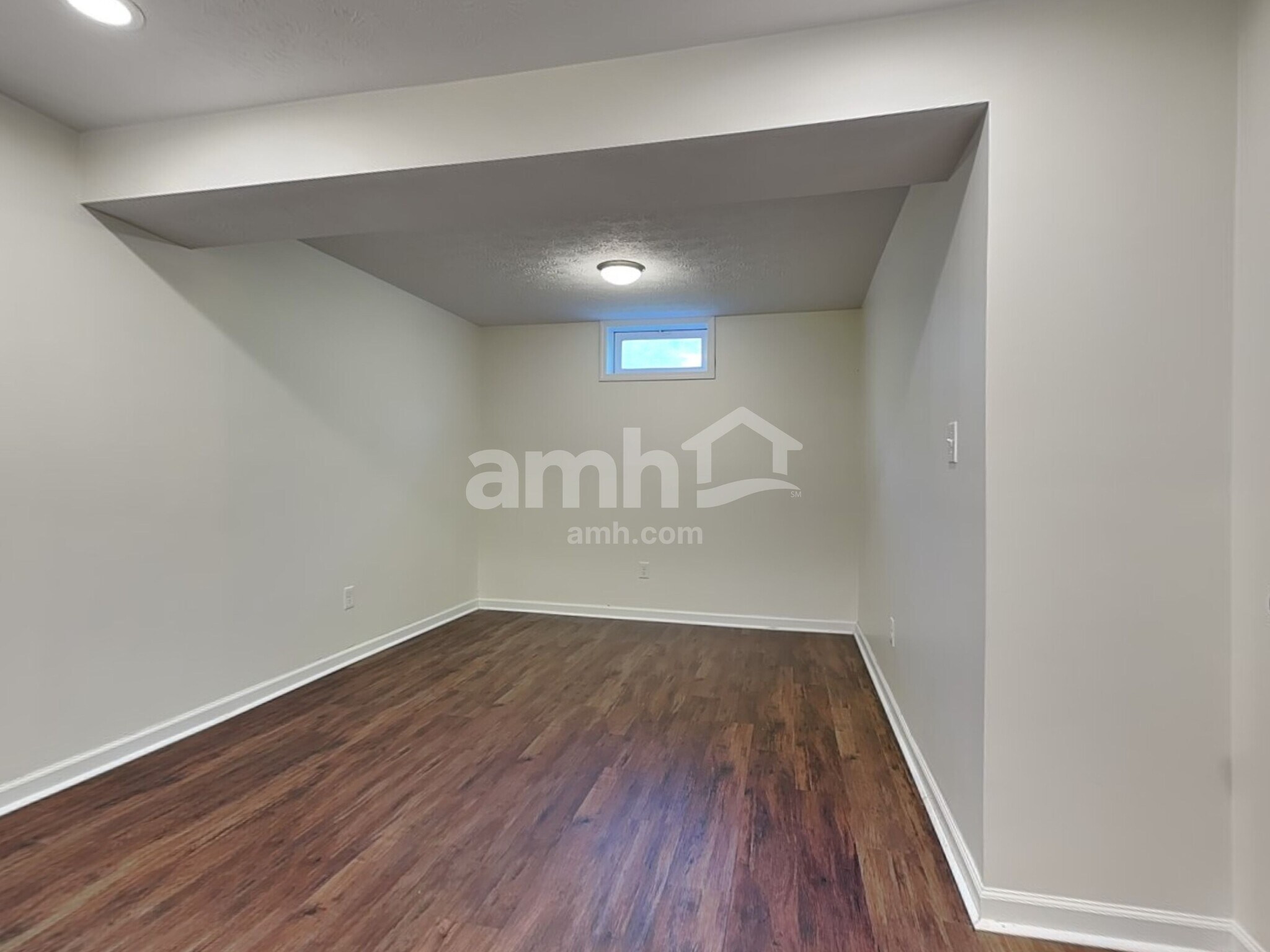 Building Photo - 156 Haverstraw Pl