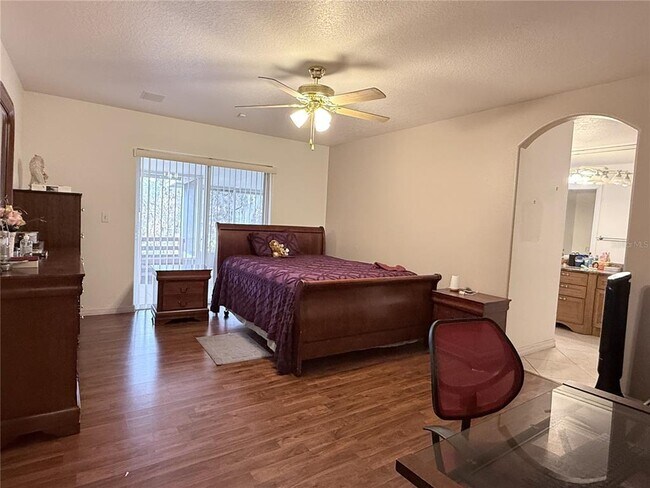 Building Photo - 10037 Crenshaw Cir