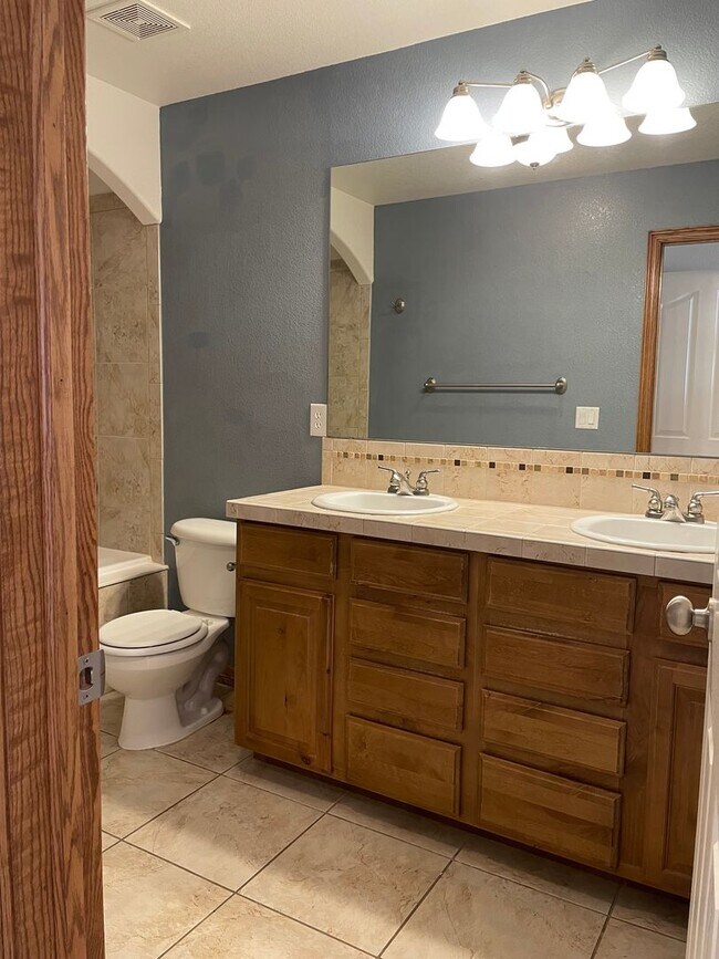 Building Photo - 3545 Big Ben Dr