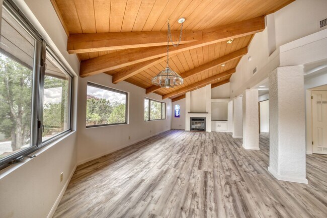 Building Photo - Beauty on Bowstring Drive