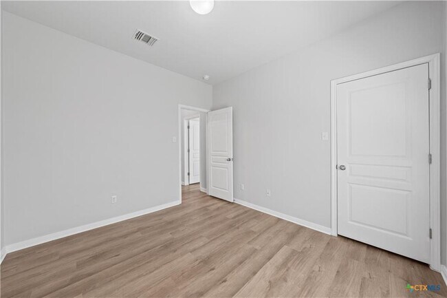 Building Photo - 715 Wyndham Hill Pkwy
