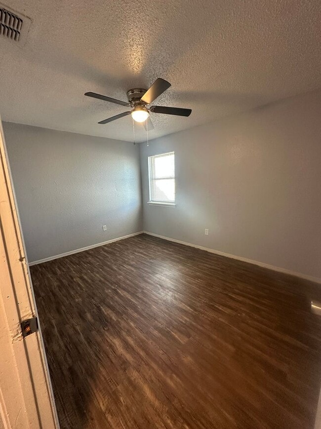 Building Photo - 301 N Louisiana St