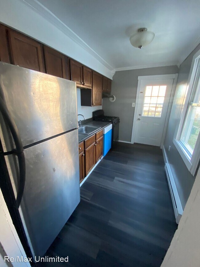 Building Photo - 2 br, 1 bath House - 104 3rd Ave