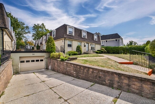 Building Photo - 32 Bernhardt Dr