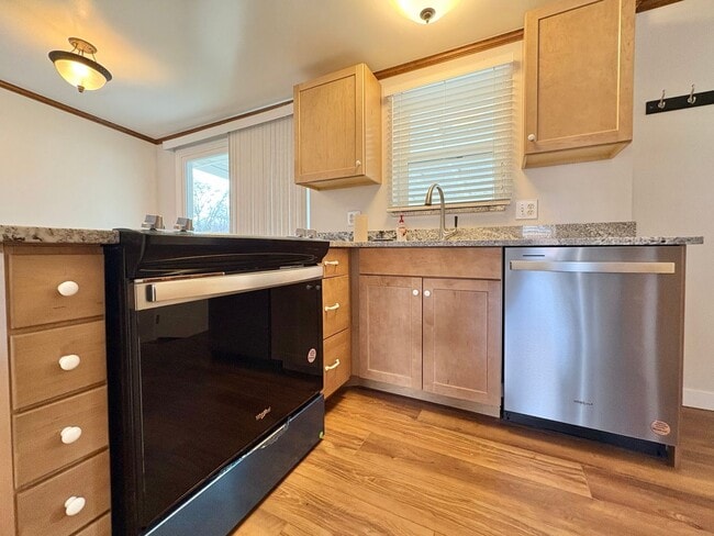 Building Photo - Renovated 3 Bed Home with Huge Yard & 2-Car Garage