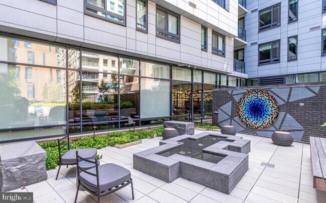 Building Photo - 70 N St SE