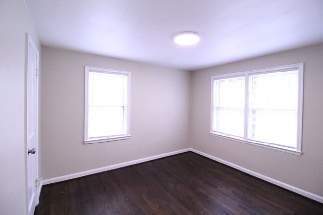 Building Photo - May FREE On This Updated 1 Bedroom 1 Bath Duplex in Navy Hill Area in Olathe