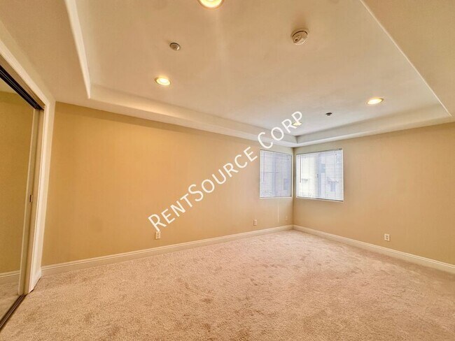 Building Photo - 4220 Fair Ave