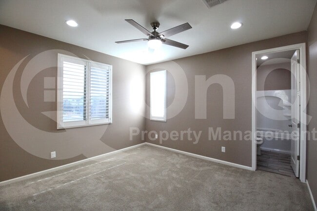 Building Photo - 3080 S Jasmine Dr