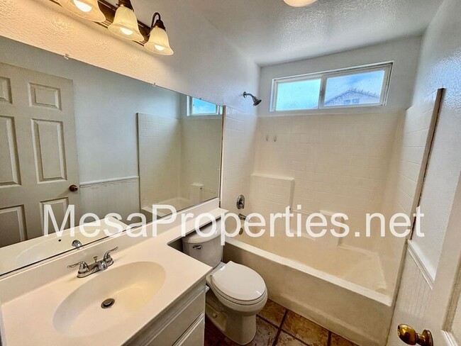 Building Photo - 15307 Ross Dr