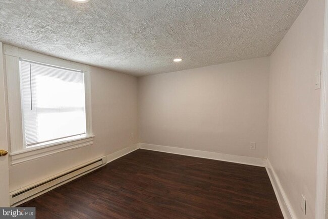 Building Photo - 324 E Washington St