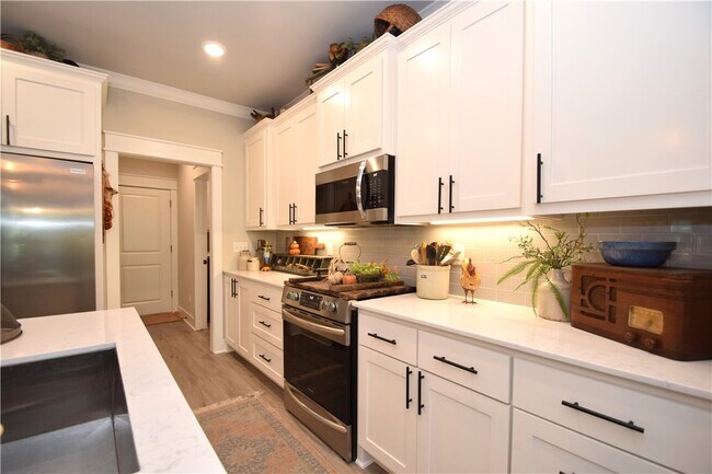 Building Photo - 42 Tummell Dr