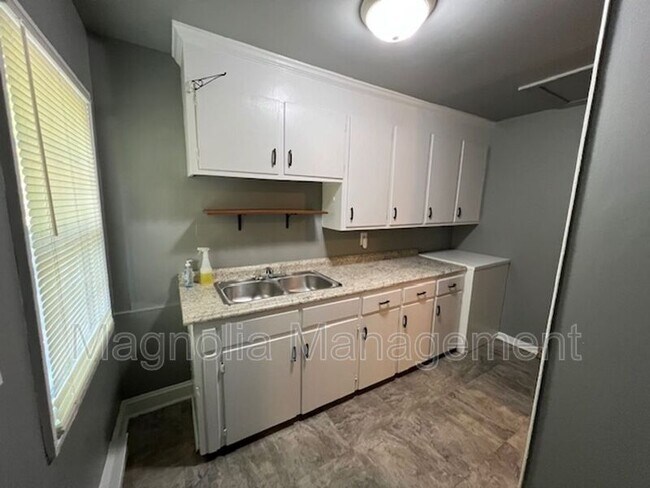 Building Photo - 1212 Parham St