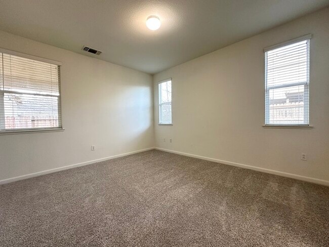 Building Photo - Spacious 3 bedroom 2 bath home in Rancho Cordova!!