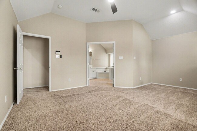 Building Photo - Welcome home to this spacious 3-bedroom, 2-bathroom property offering 2,000 square feet of comfor...