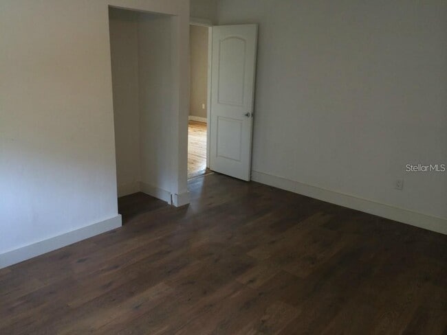 Building Photo - 514 W Plaza Pl